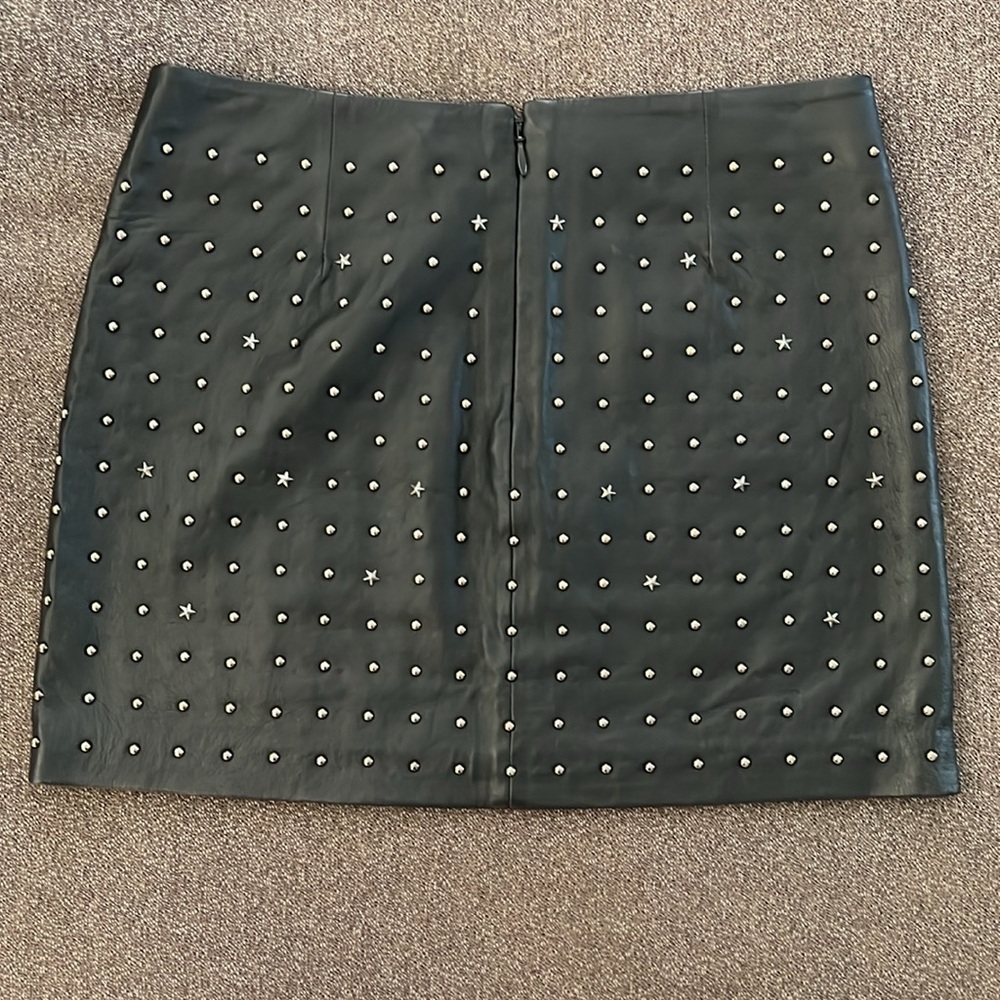 IDYLLWIND WOMEN'S GALLAWAY STUDDED LEATHER MINI SKIRT - Picture 4 of 9